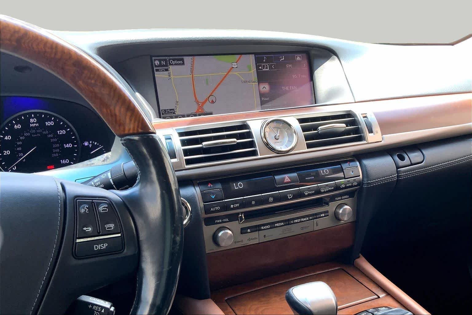 Used 2015 Liquid Platinum Lexus  image 7
