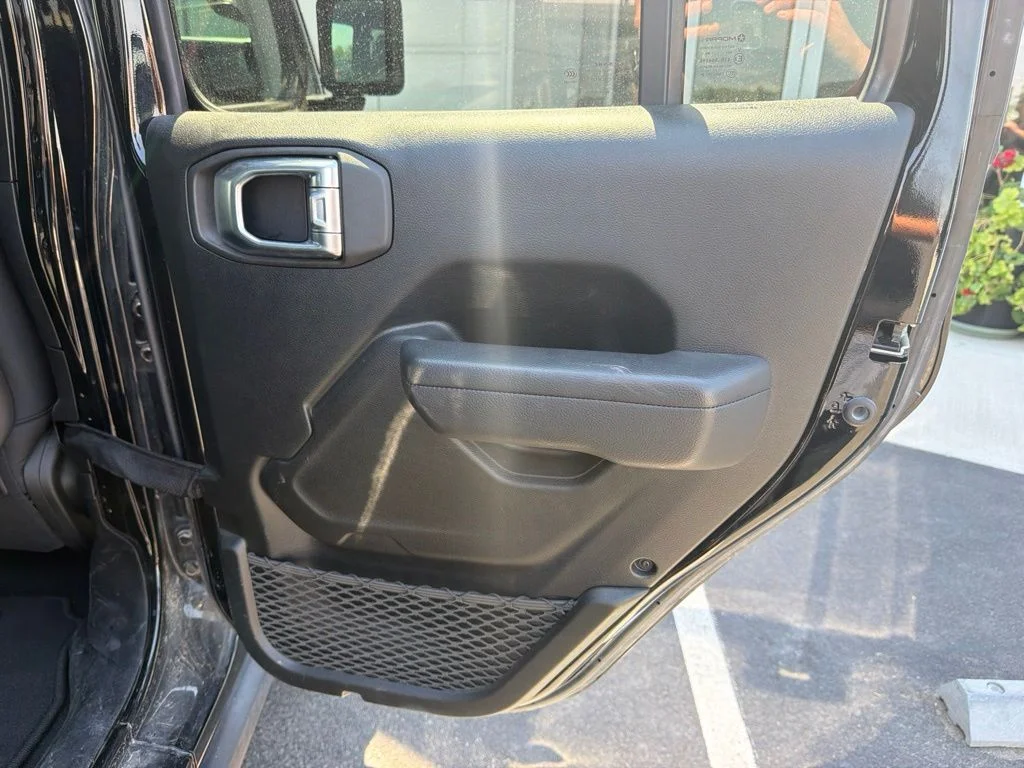 Used 2022 Black Clearcoat Jeep Mojave image 13