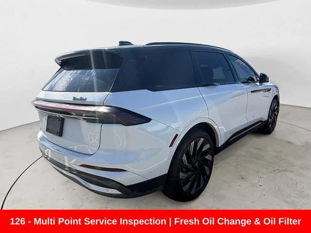 Used 2024 White Lincoln Reserve image 3