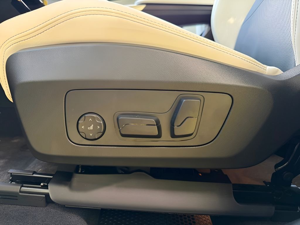 New 2026 Alpine White BMW xDrive28i image 11
