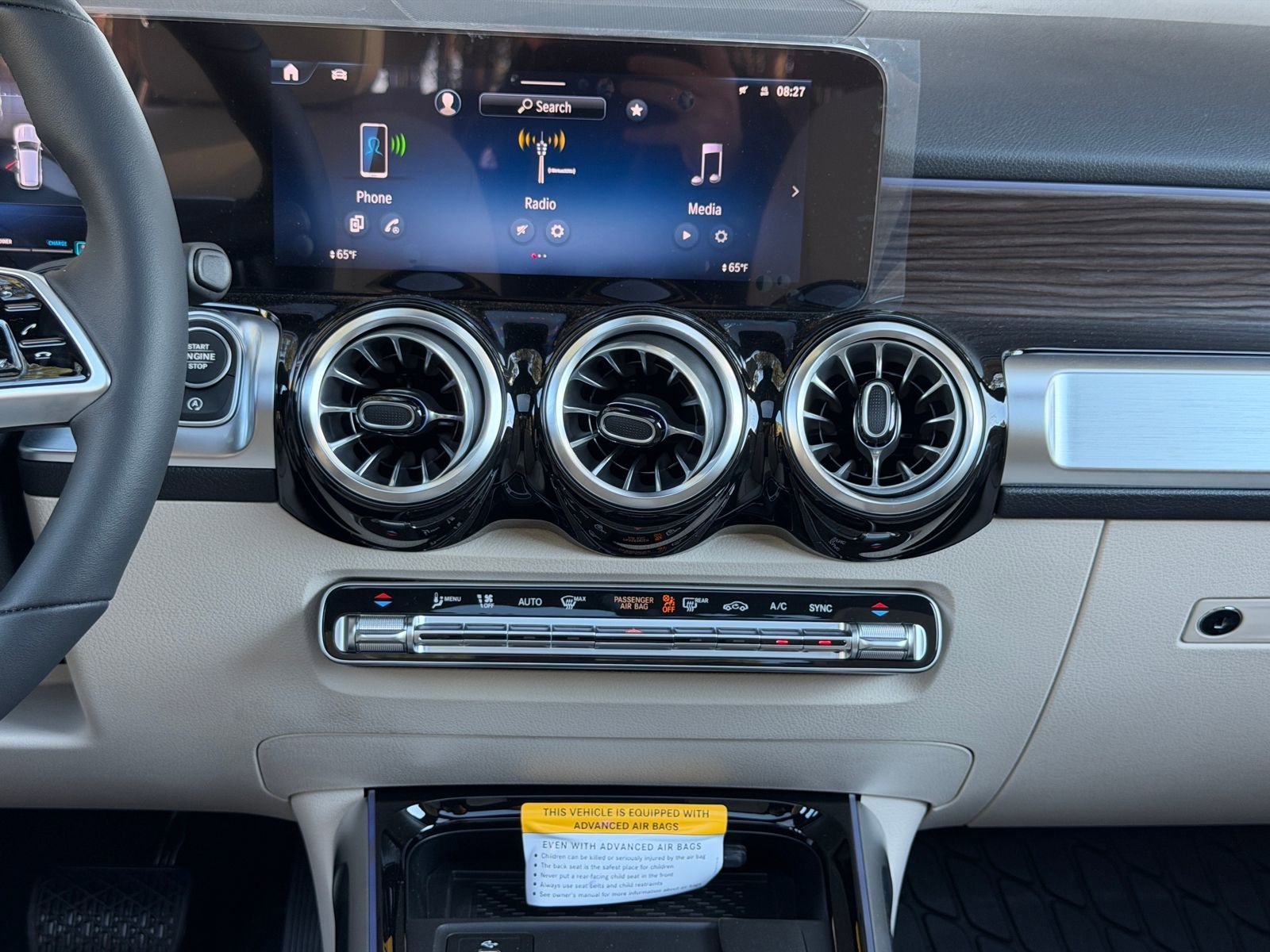 New 2026 Polar White Mercedes-Benz GLB 250 image 45