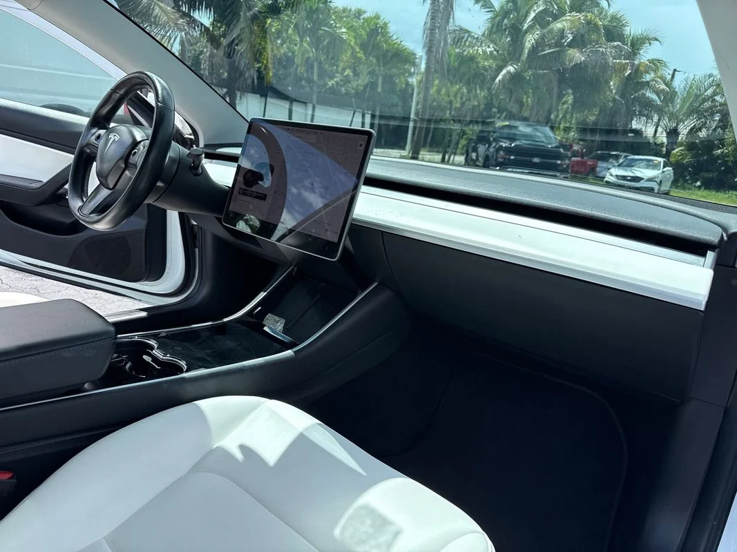 Used 2018 White Tesla  image 19