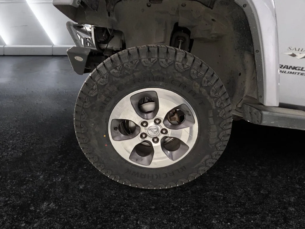 Used 2016 Silver Jeep Unlimited Sahara image 27