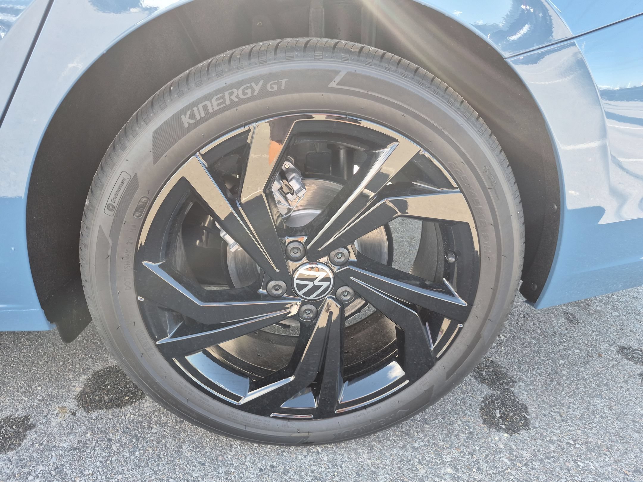 New 2027 Monterey Blue Pearl Volkswagen SE image 16