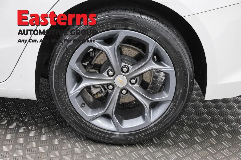 Used 2024 White Chevrolet LT image 33