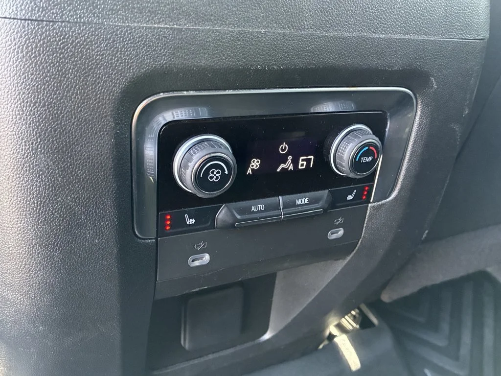 Used 2023 SUMMIT WHITE Chevrolet Premier image 17