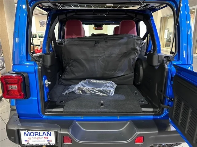 New 2024 Hydro Blue Pearl-Coat Exterior Paint Jeep Rubicon 392 image 6