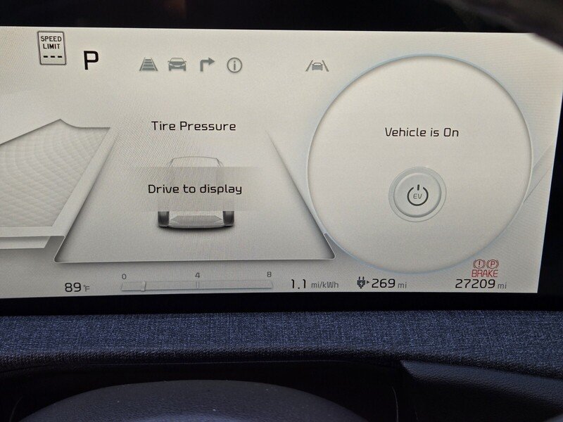 Used 2023 CHARCOAL KIA WIND RWD image 23