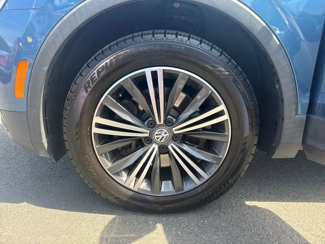 Used 2018 Blue Metallic Volkswagen SEL image 23