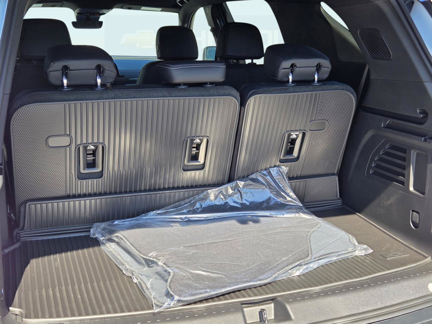 2027 Chevrolet Traverse LT - Photo 10