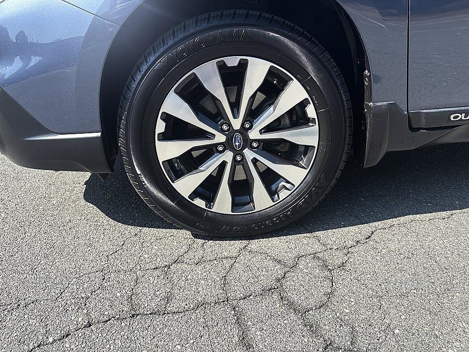 Used 2017 Twilight Blue Metallic Subaru Limited image 9