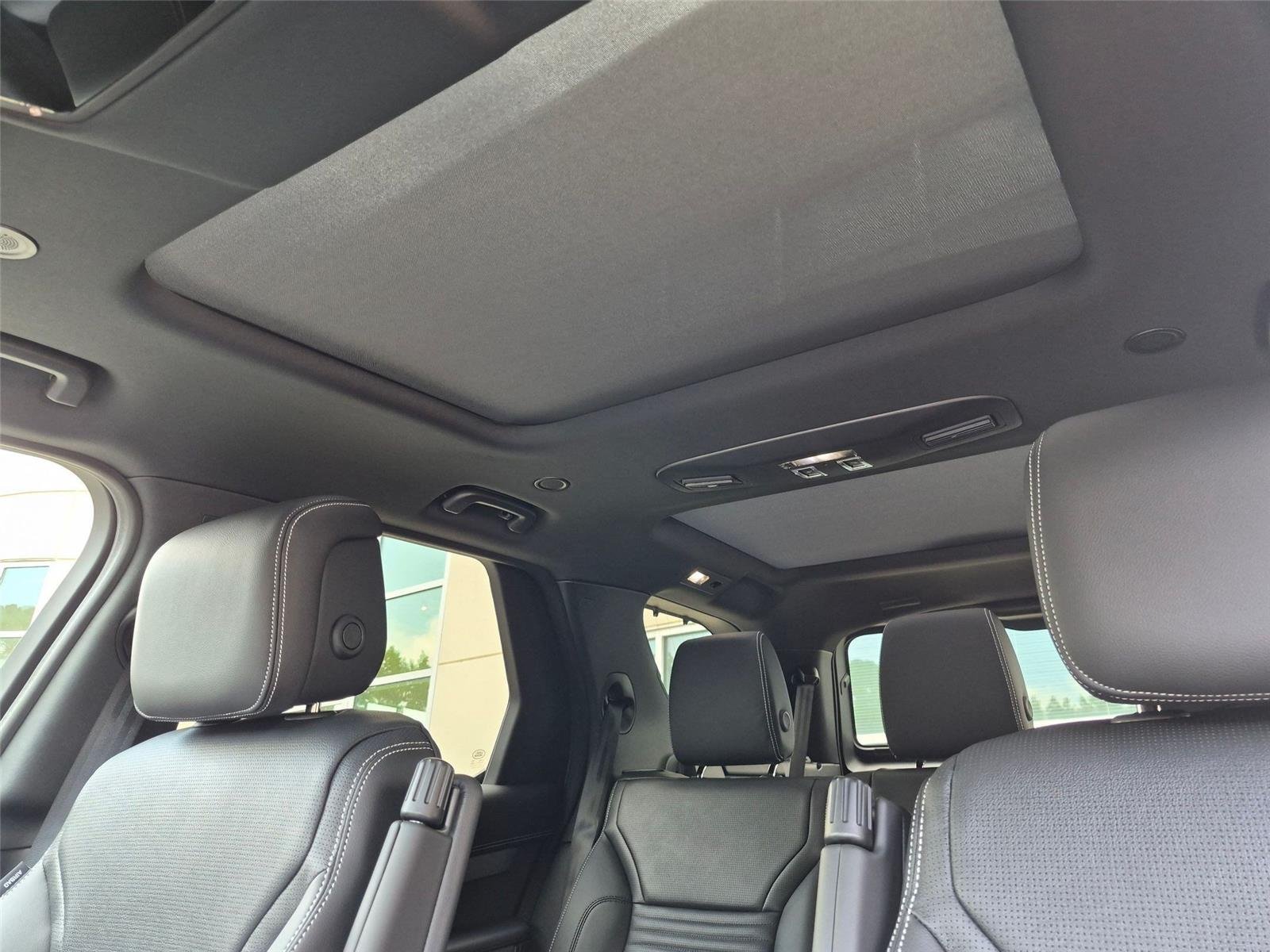 New 2026 Carpathian Grey Premium Metallic Land Rover Gemini Edition image 13