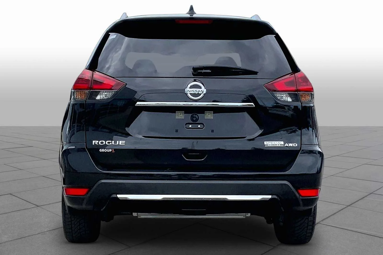 Used 2020 Magnetic Black Pearl Nissan S image 5