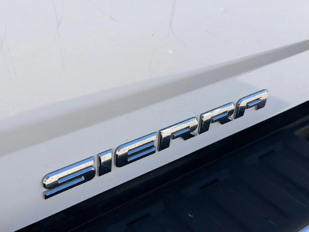 Used 2018 White GMC Denali image 11