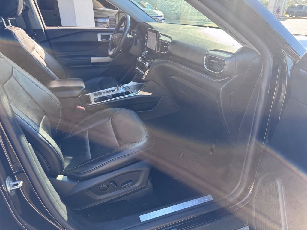 Used 2021 Black Ford Limited image 23