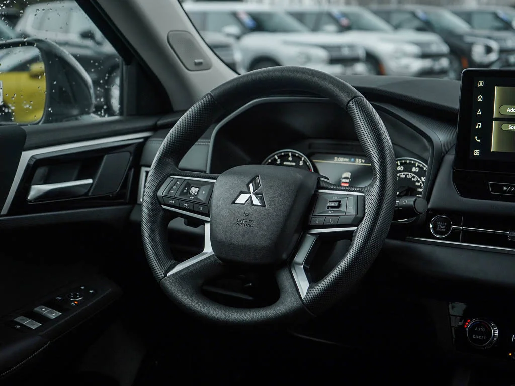 2026 Mitsubishi Outlander ES - Photo 15