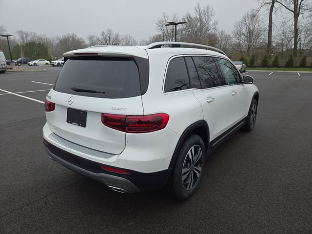 New 2026 Polar White Mercedes-Benz GLB250 image 3