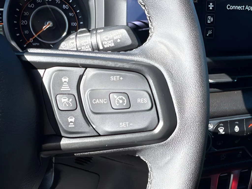 Used 2025 Green Jeep Sport S image 15