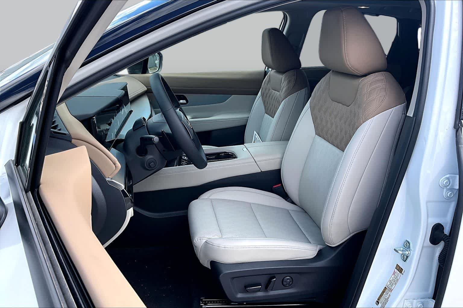 New 2026 Everest White Pearl TriCoat / Super Black Two-tone Nissan Platinum image 15