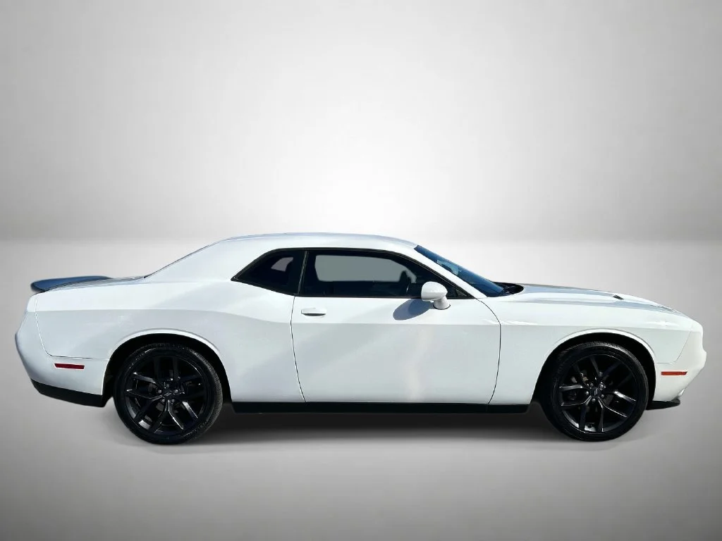 Used 2021 White Dodge SXT image 2