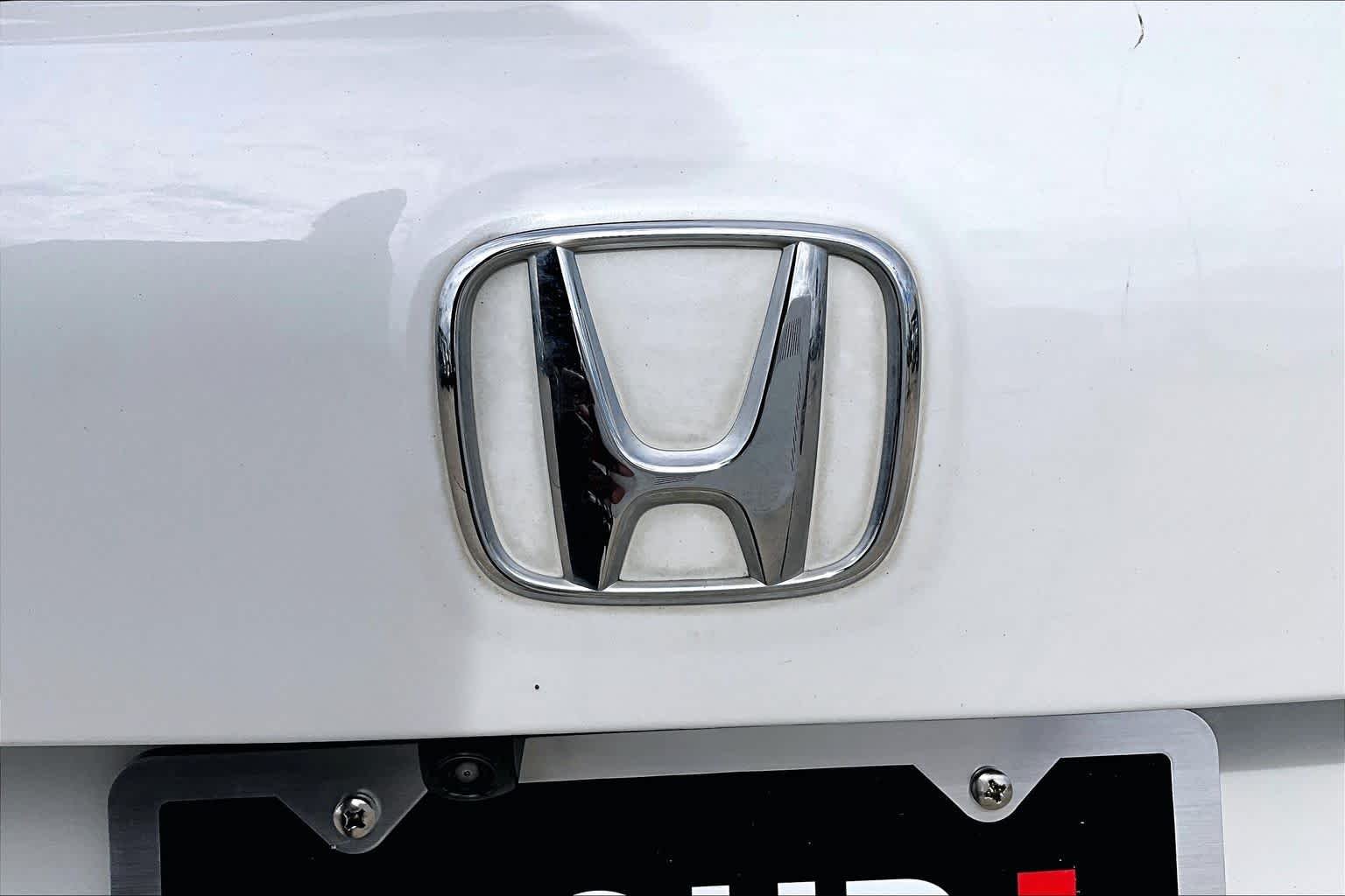 Used 2022 Platinum White Pearl Honda Touring 8-Passenger image 31