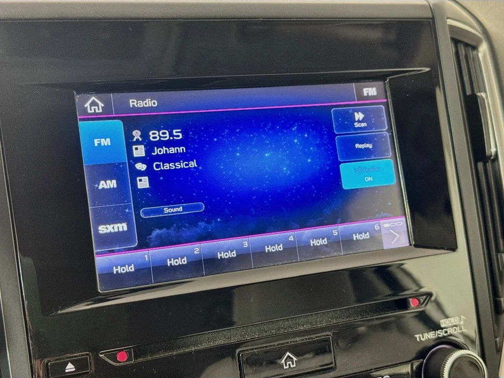 Used 2020 White Subaru Base image 17