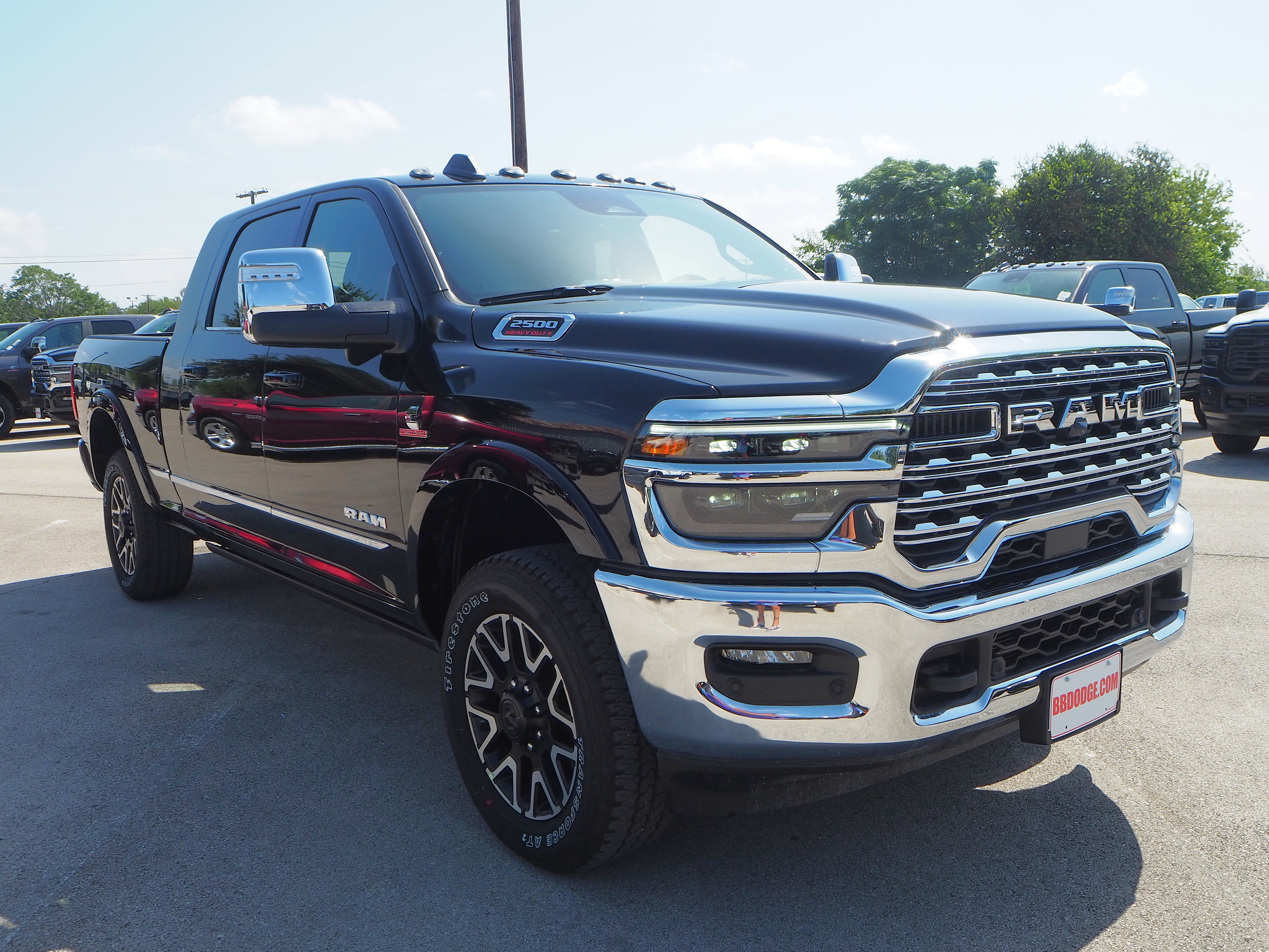 New 2025 Diamond Black Crystal Pearl-Coat Exterior Paint RAM Limited image 4