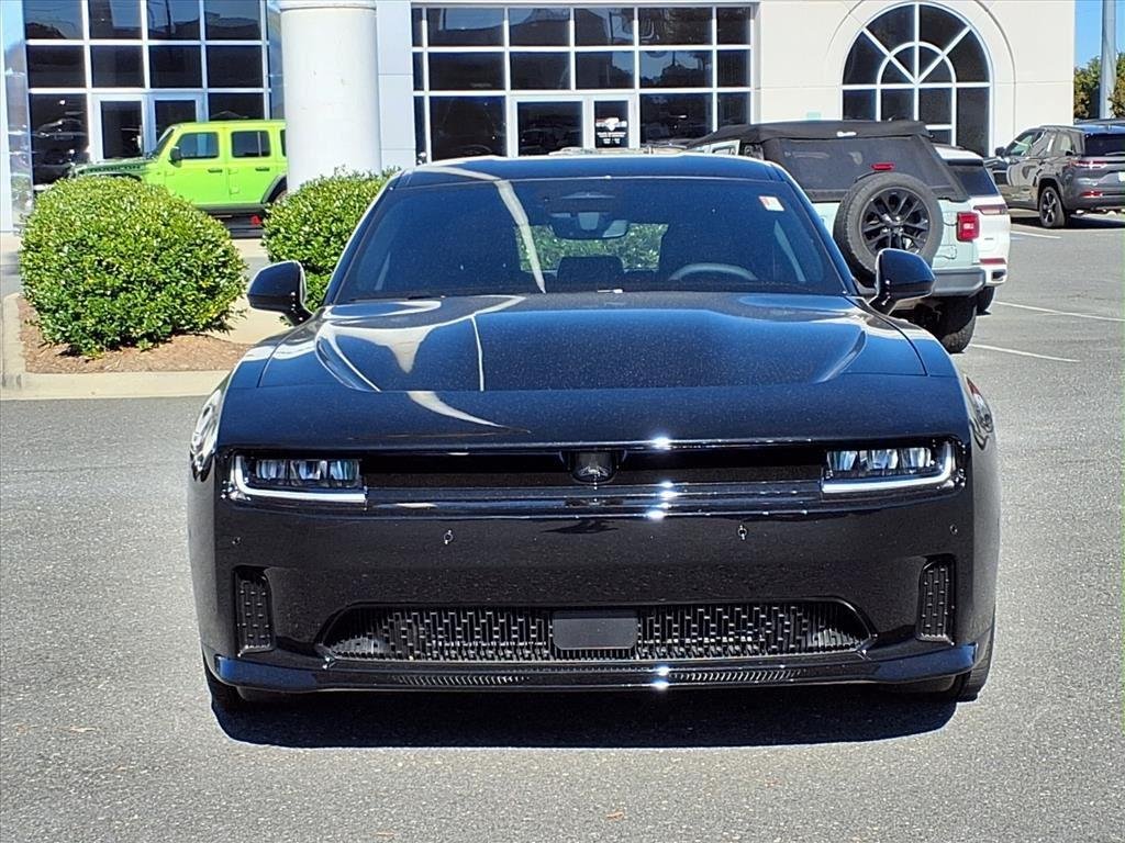 Used 2025 Diamond Black Crystal Pearlcoat Dodge R/T image 2