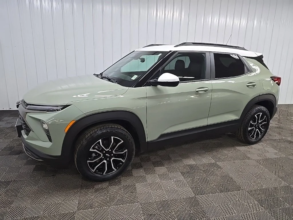 Used 2025 Green Chevrolet ACTIV image 6