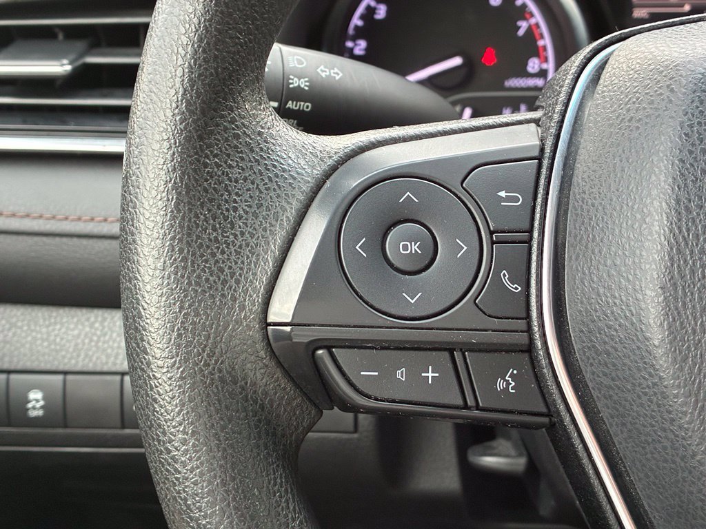 Used 2018 Silver Toyota LE image 22