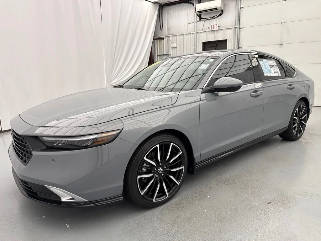 New 2026 Urban Gray Pearl Honda Touring image 3