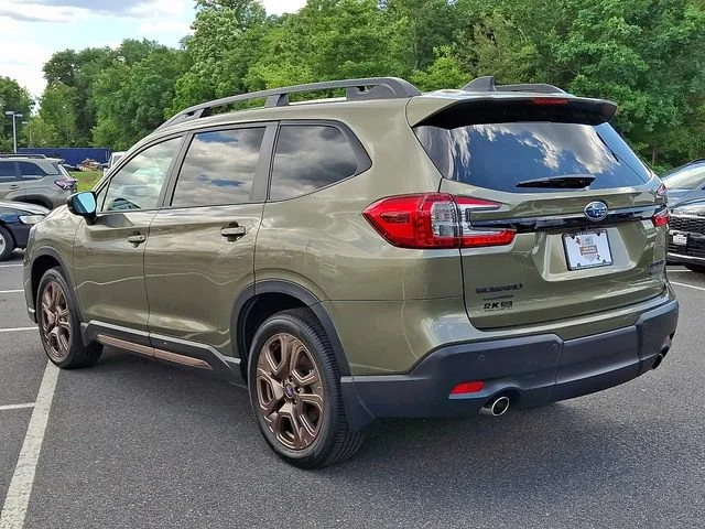 Used 2025 Green Subaru Bronze Edition 7-Passenger image 5
