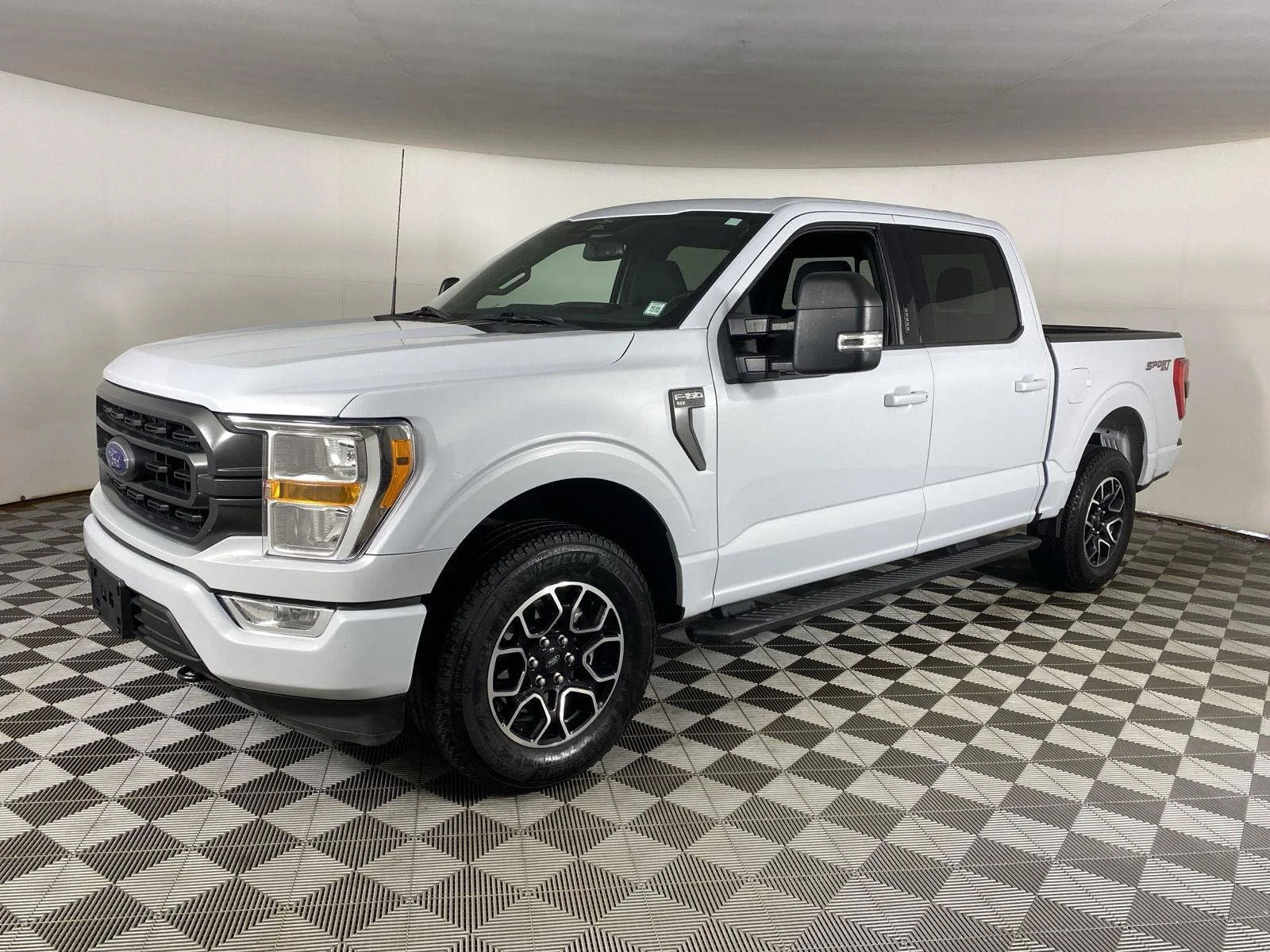 Used 2022 Space White Ford  image 4