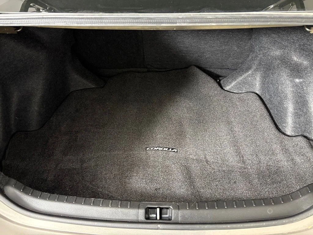 Used 2018 Gray Toyota SE image 35