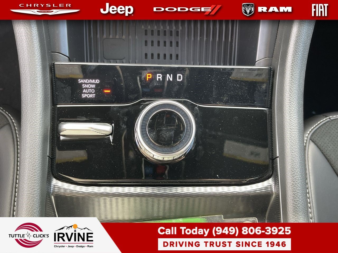 New 2026 Diamond Black Crystal Pearl-Coat Exterior Paint Jeep Laredo Altitude image 19