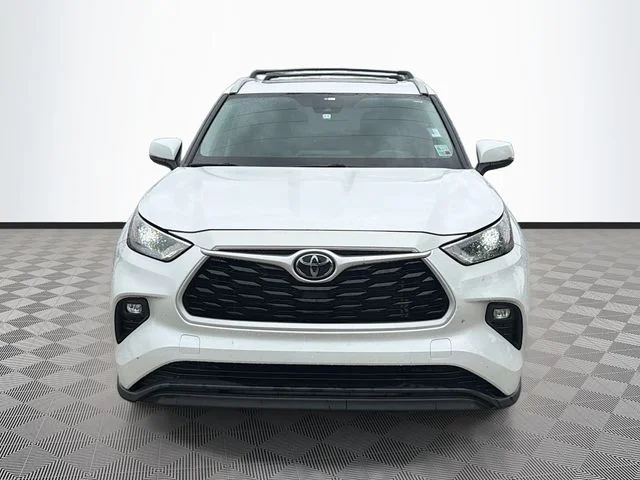 Used 2023 Beige Toyota XLE image 2