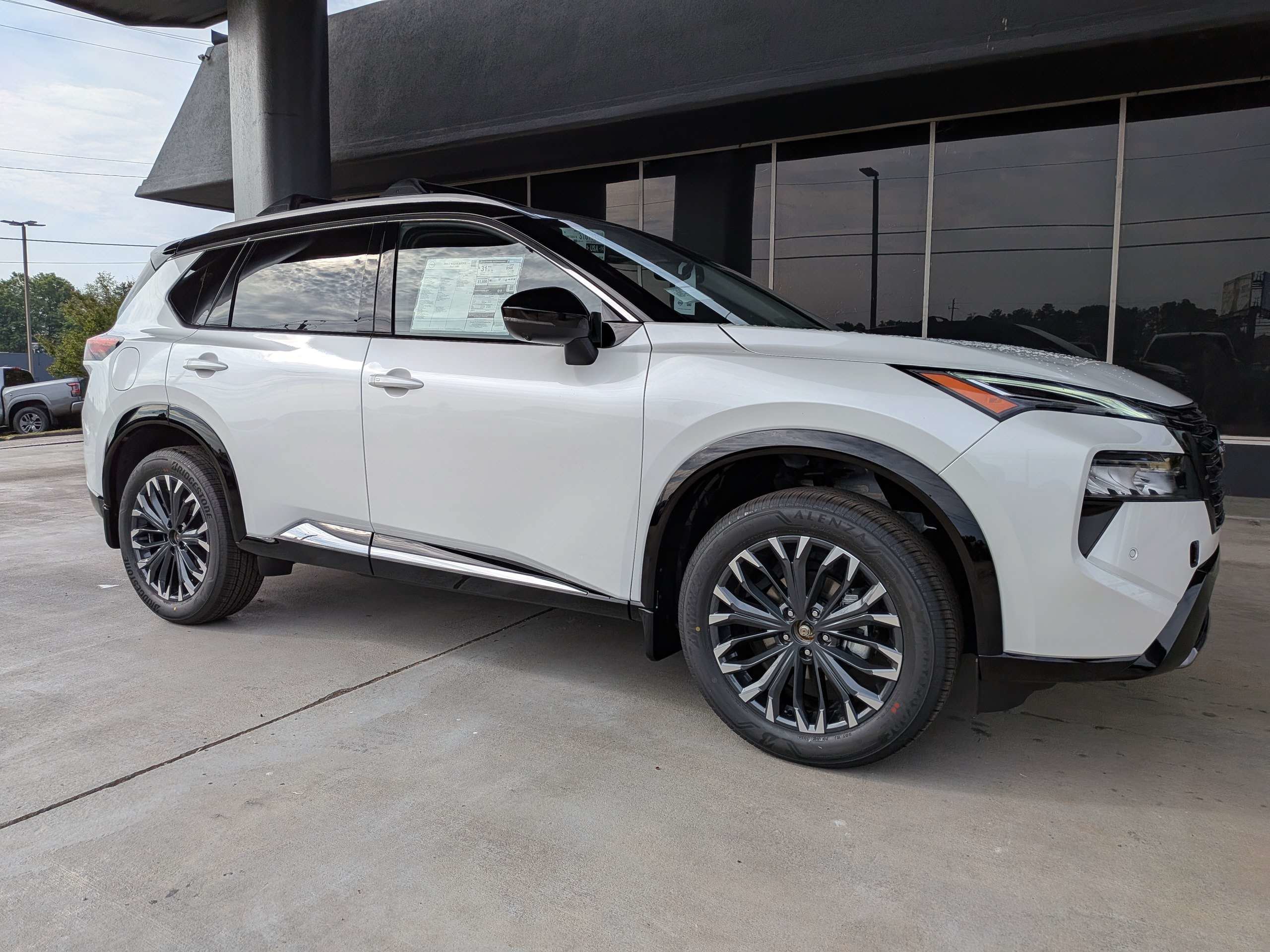 New 2026 White Nissan Platinum image 1