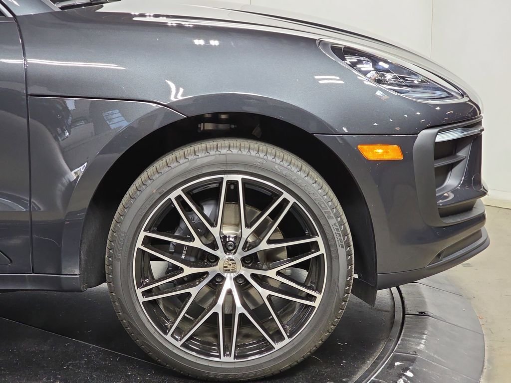 2026 Porsche Macan T - Photo 11