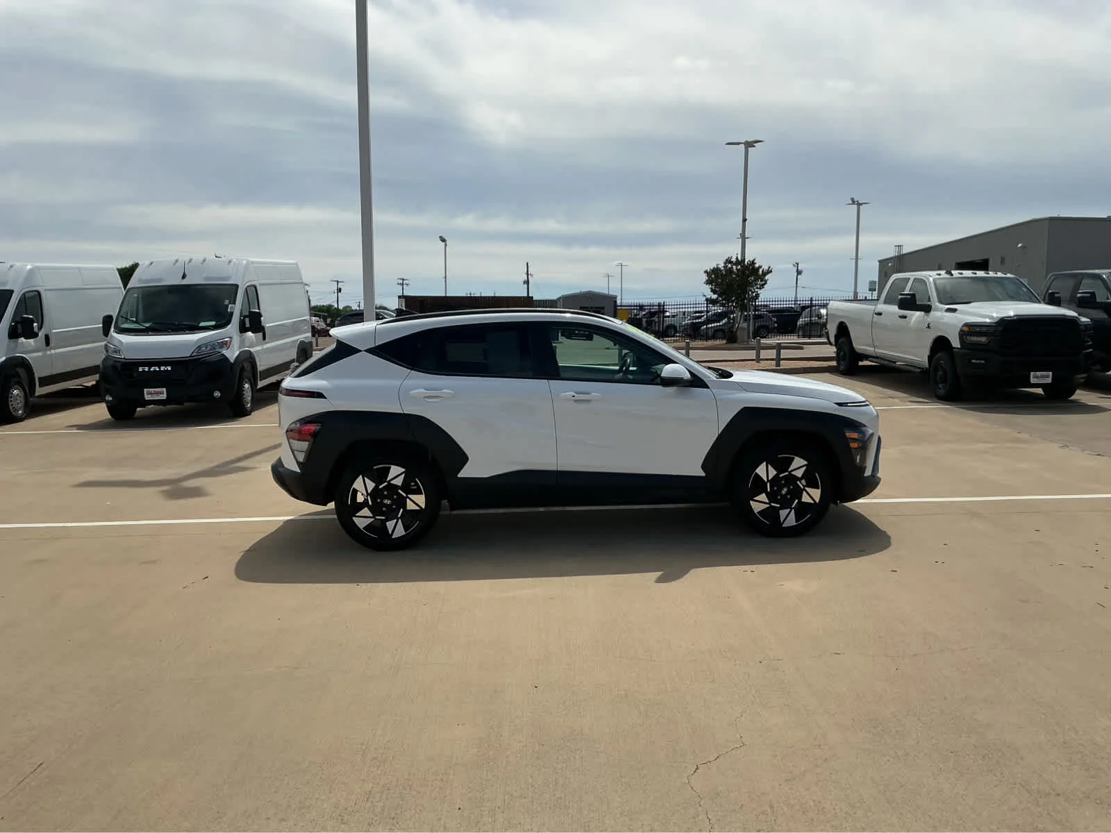 Used 2025 Atlas White Hyundai SEL image 5