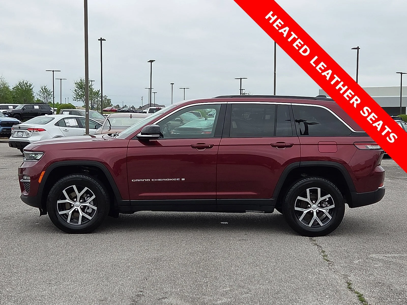 Used 2025 Velvet Red Pearlcoat Jeep Limited image 3