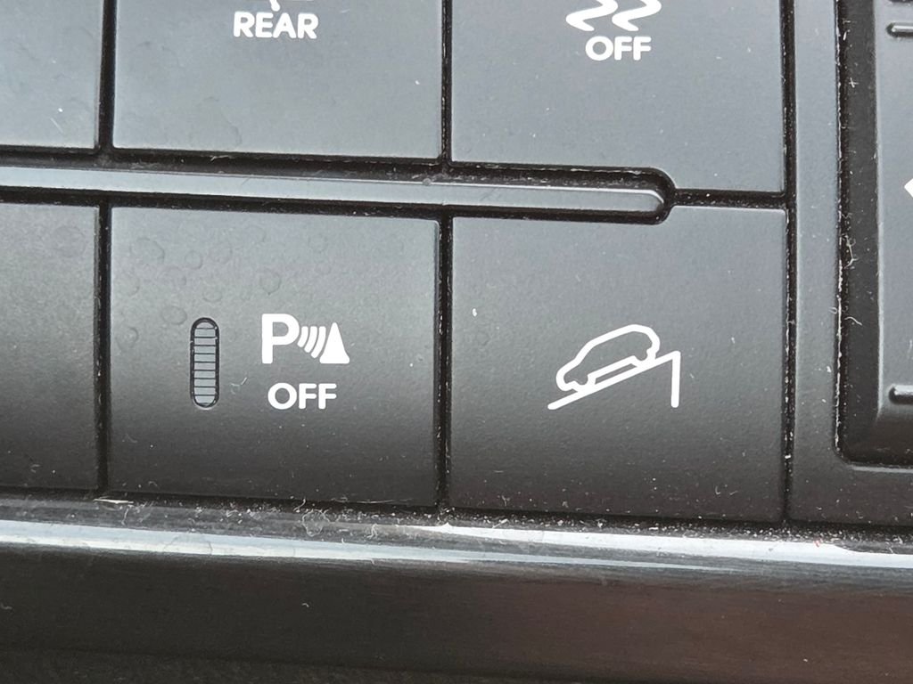 Used 2012 Silver Kia LX image 33
