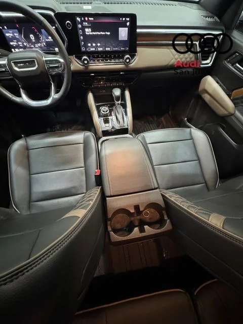 Used 2023 Silver GMC Denali image 33