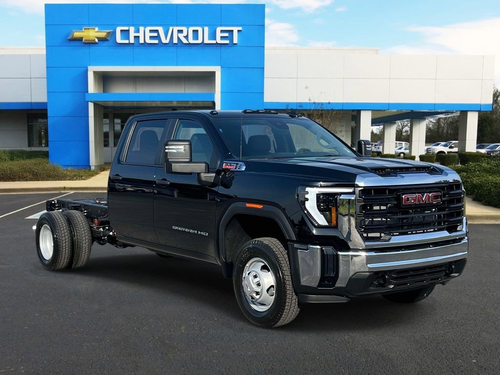 2026 GMC Sierra 4WD Crew Cab Chassis Pro's photo