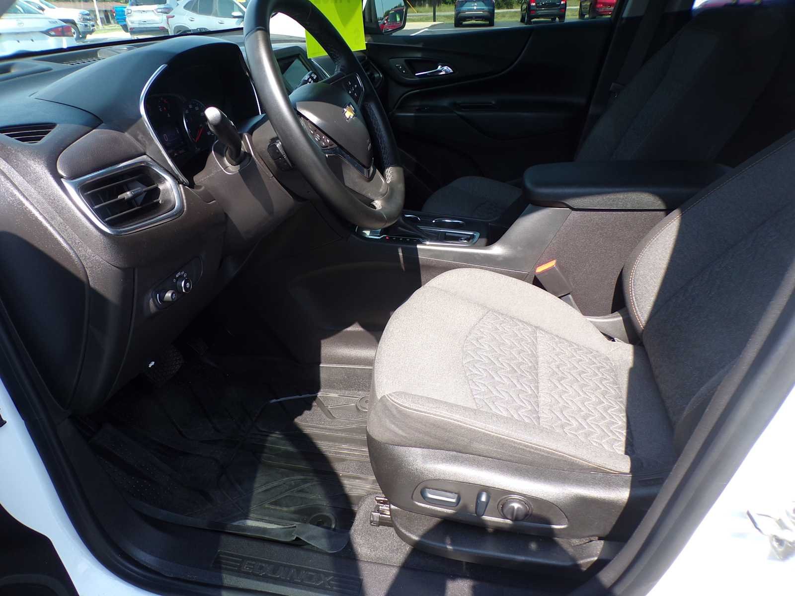 Used 2024 Summit White Chevrolet LT image 10