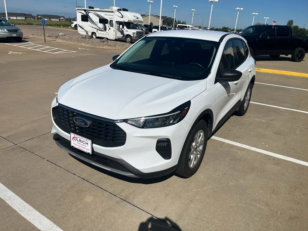 Used 2025 Oxford White Ford Active image 4