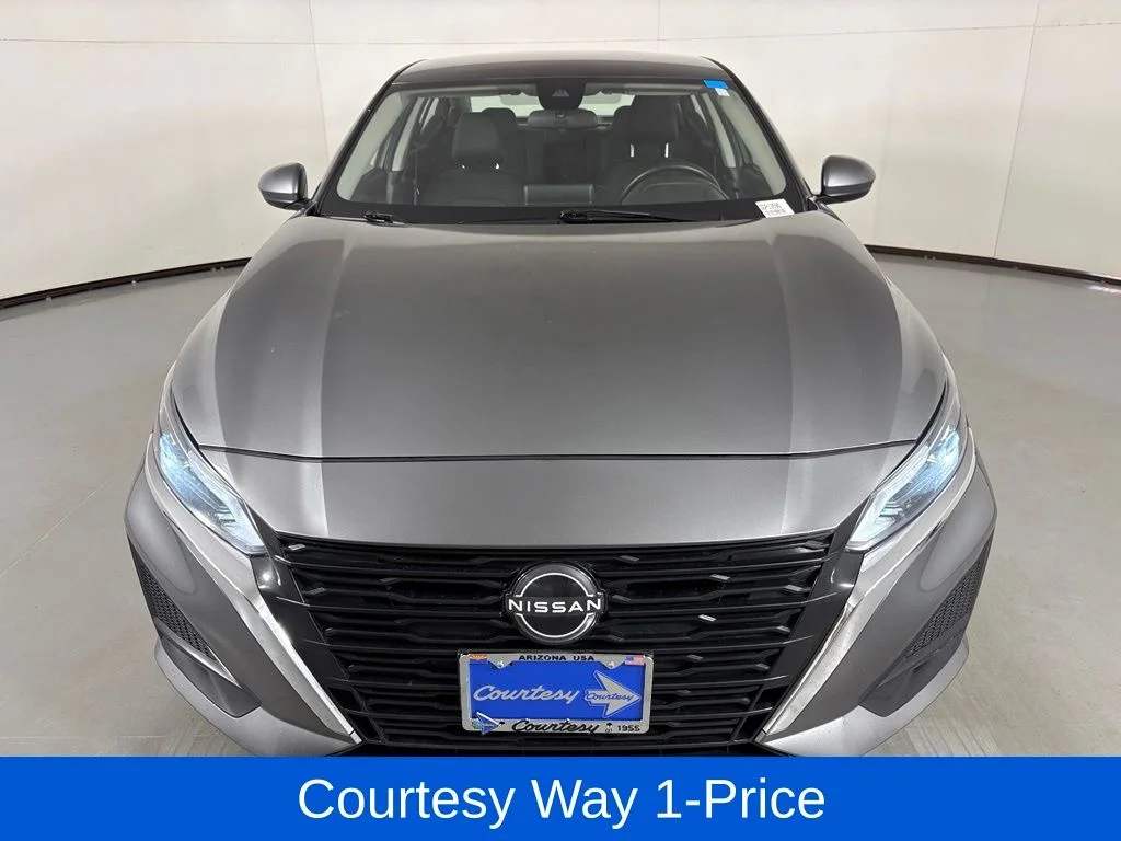 Used 2023 Gray Nissan 2.5 SV image 4