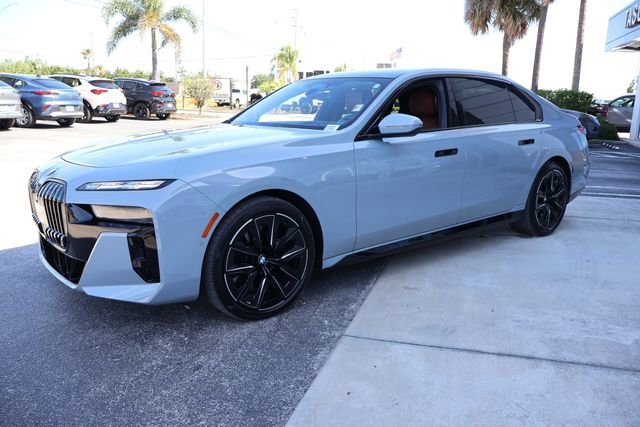 Used 2024  BMW 760i xDrive image 4