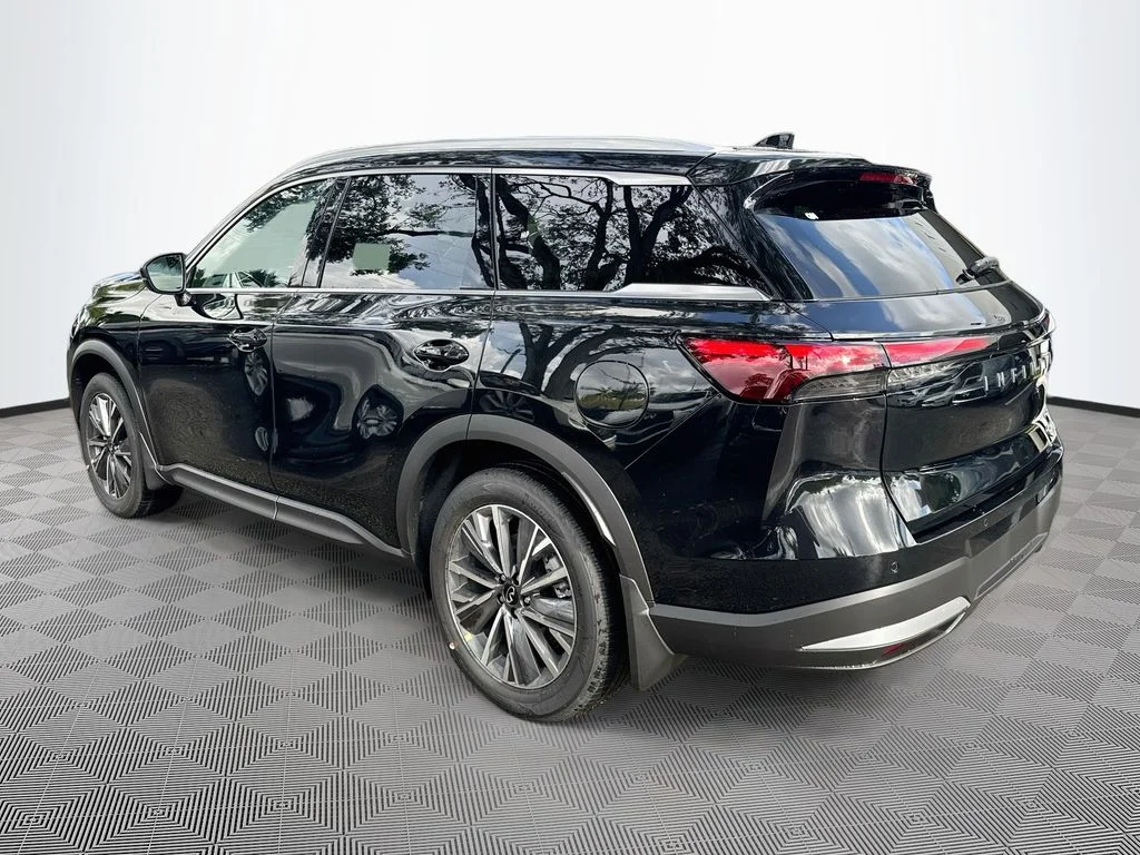 New 2027 MINERAL BLACK INFINITI Luxe FWD image 7