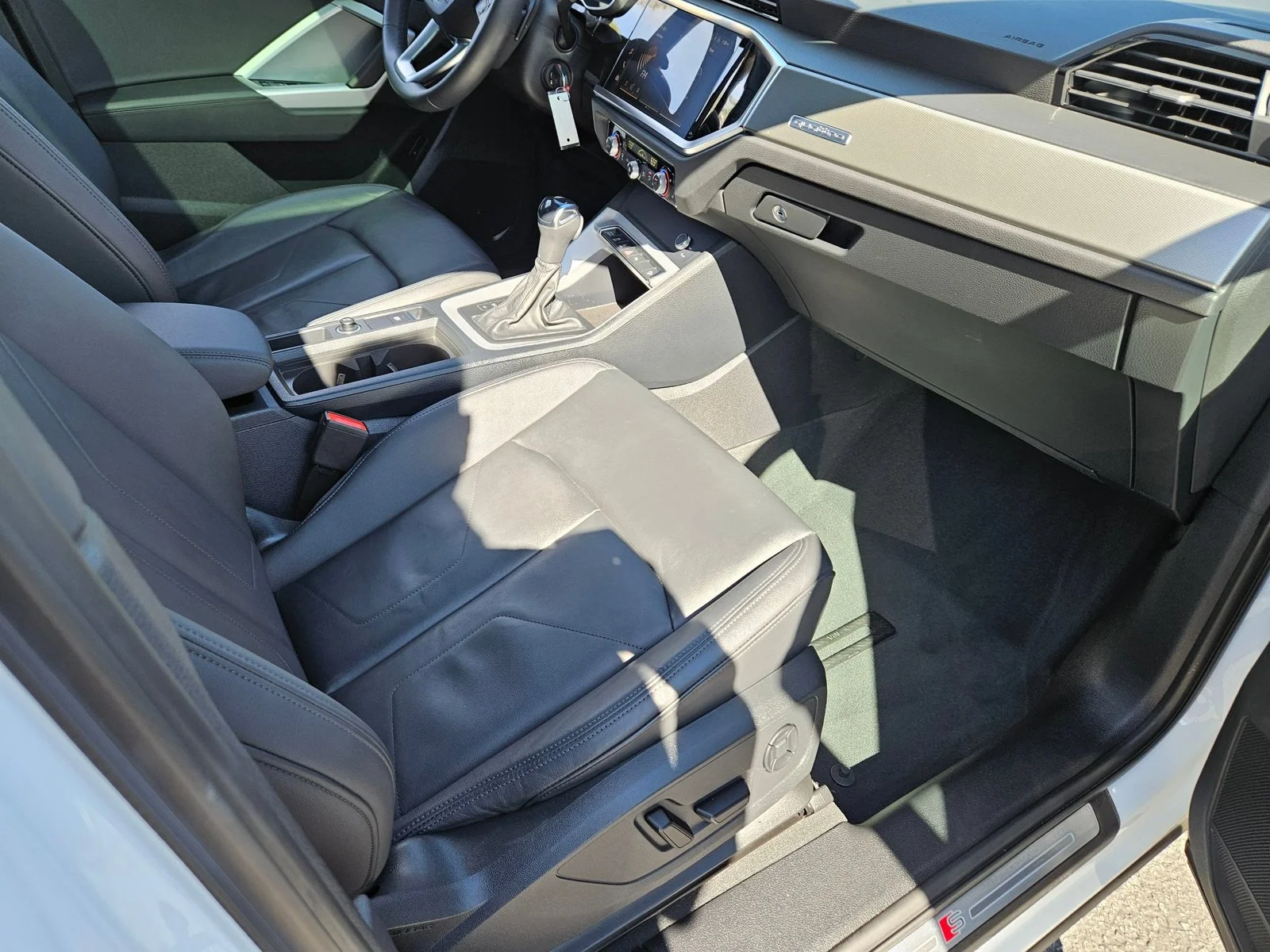Used 2025 Glacier White Metallic Audi S line Premium image 19