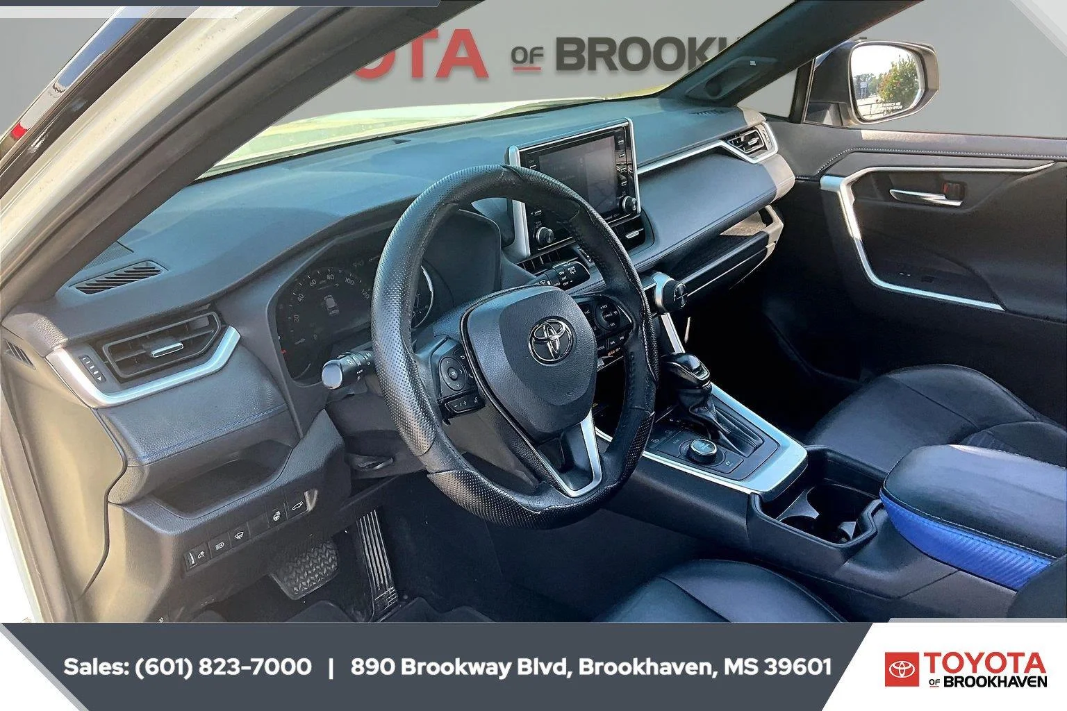 Used 2020 Blizzard Pearl w/Midnight Black Metallic Roof Toyota XSE image 12